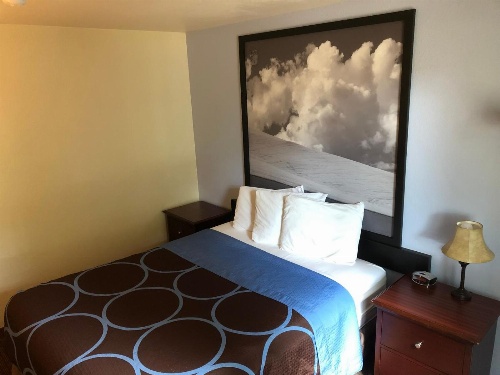 Super 8 by Wyndham Lewiston image 1