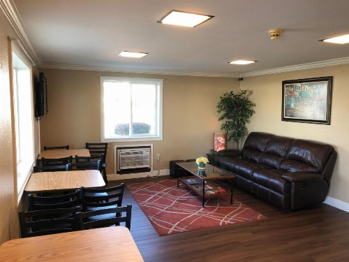 Super 8 by Wyndham Lewiston image 15