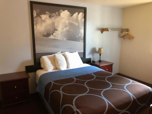 Super 8 by Wyndham Lewiston image 2