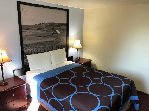 Super 8 by Wyndham Lewiston image 23