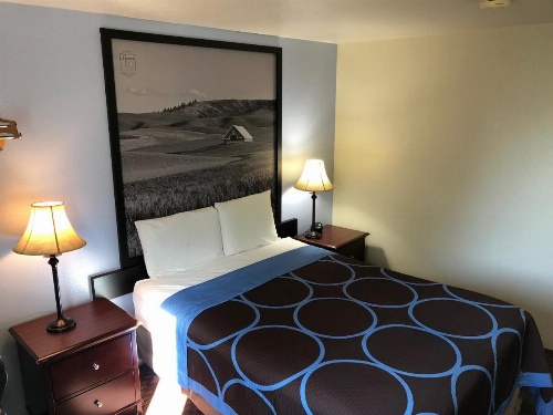 Super 8 by Wyndham Lewiston image 24