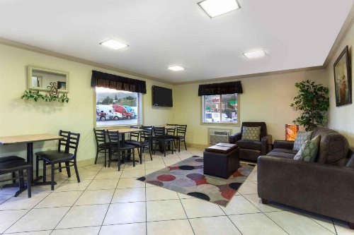 Super 8 by Wyndham Lewiston image 26